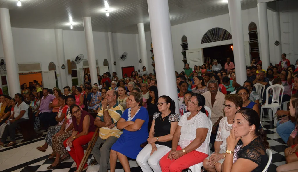 Missa solene reúne número expressivo de fiéis