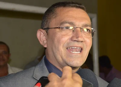 Padre Walmir acaba com expediente corrido nos órgãos municipais