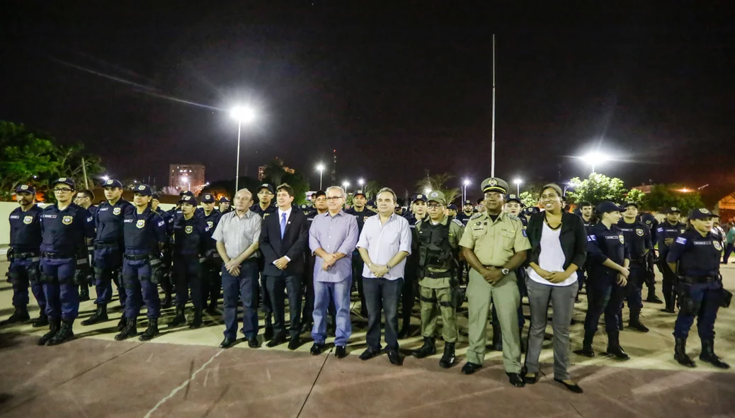Firmino Filho ao lado da Guarda Municipal de Teresina