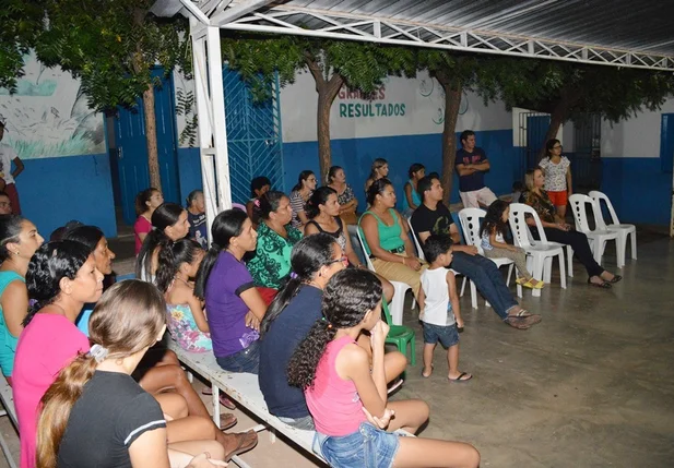 Padre Walmir decide não fechar a escola do Morro da AABB