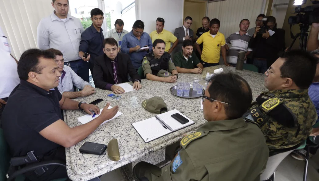Reunião na secretaria de Segurança