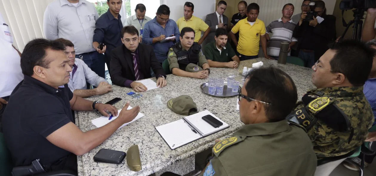 Reunião na secretaria de Segurança