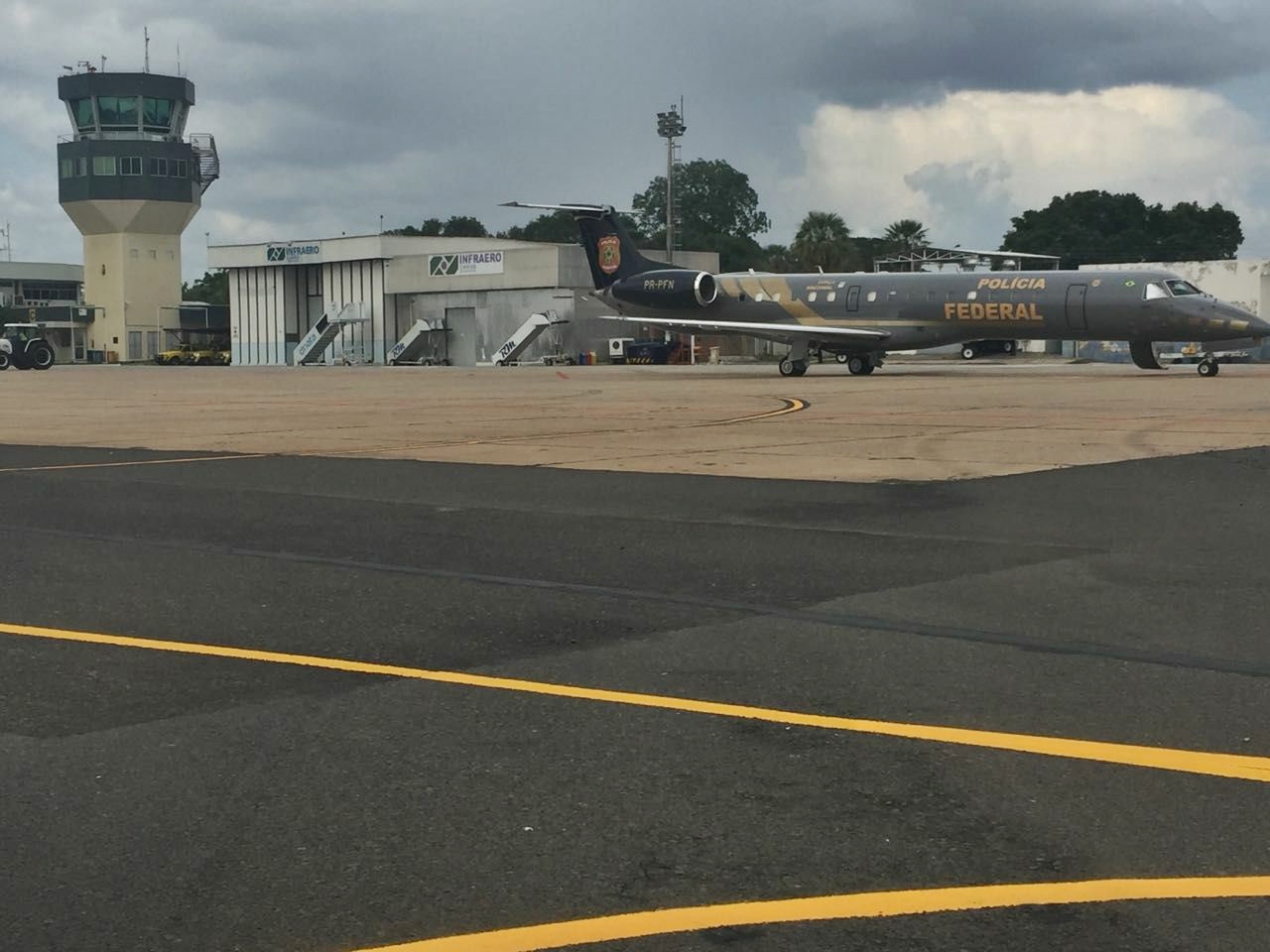 Aeronave da Polícia Federal no aeroporto de Teresina