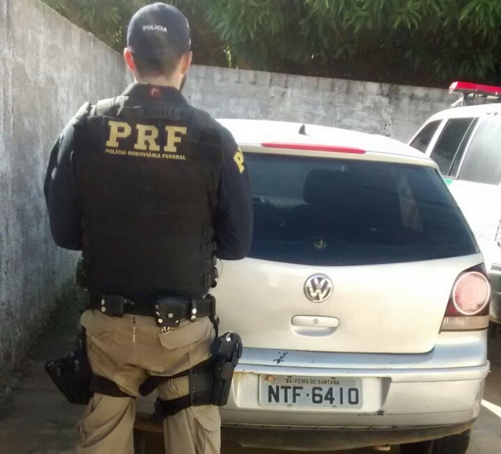 O carro foi encaminhado para a Delegacia Regional de Água Branca.