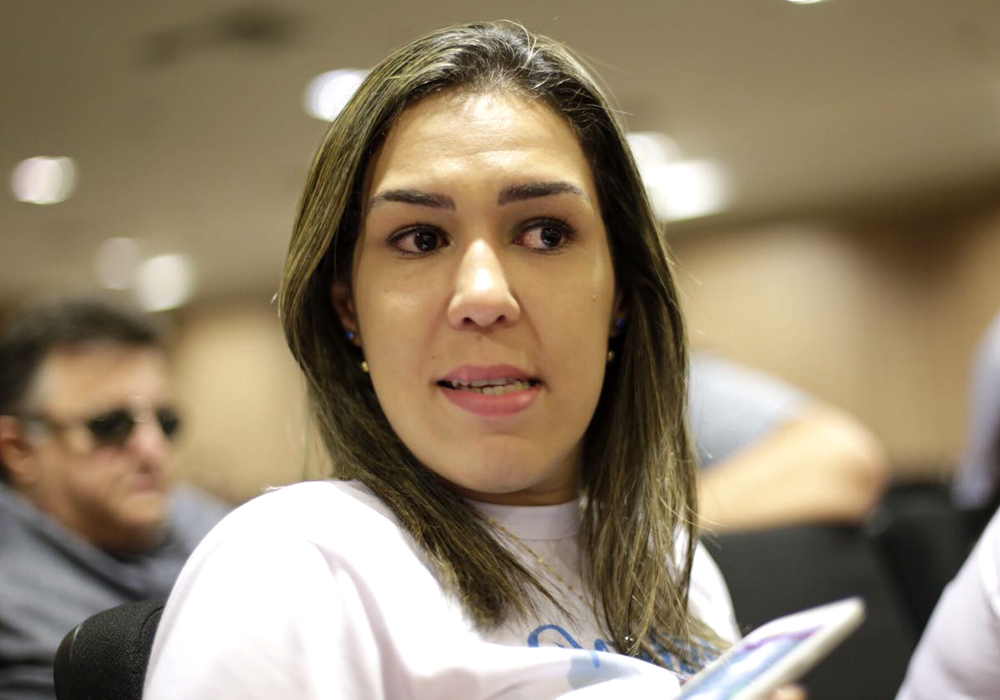 Jeandra Portela se emociona ao falar do pai