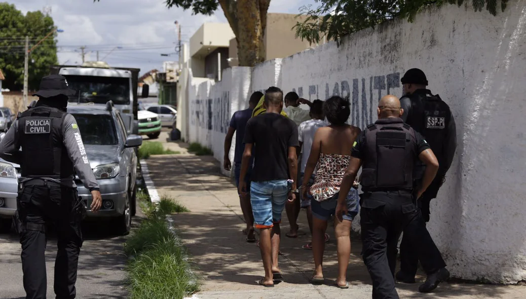 Presos conduzidos à Central de Flagrantes