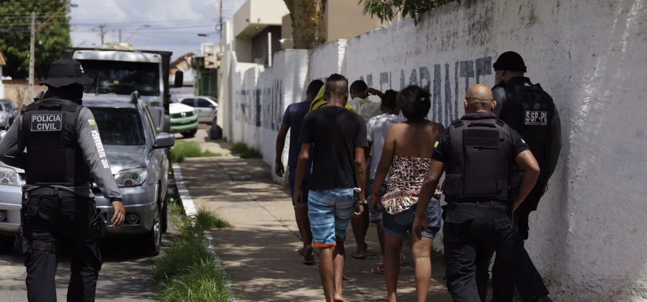 Presos conduzidos à Central de Flagrantes