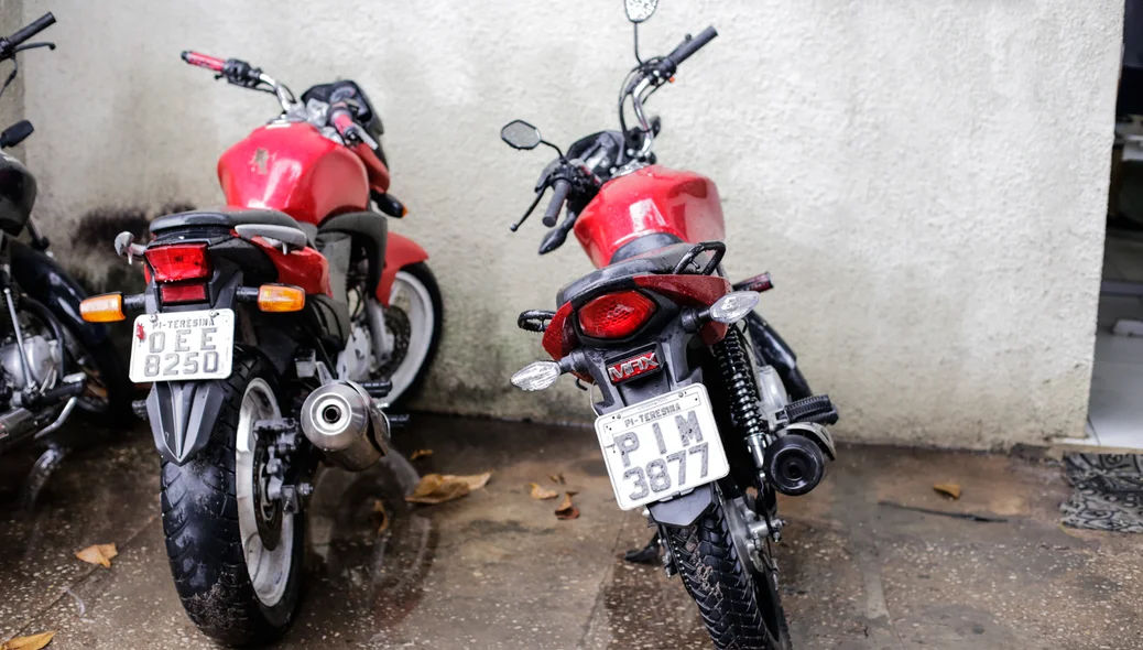 2 motos foram apreendidas pela DEPRE