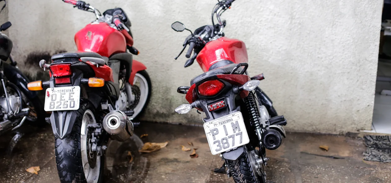2 motos foram apreendidas pela DEPRE