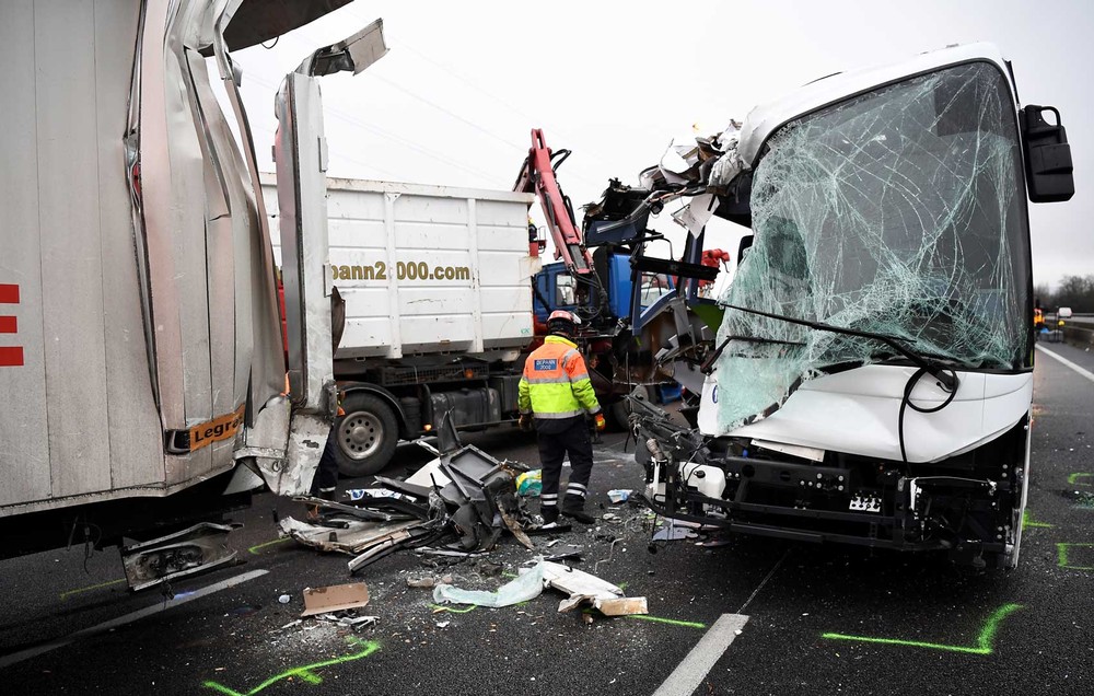 Ao menos 65 pessoas ficaram feridas em acidente na França