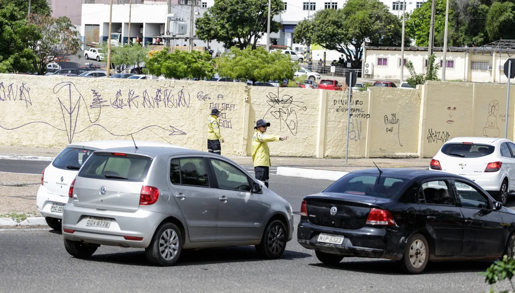 Strans organizando o trânsito no local 