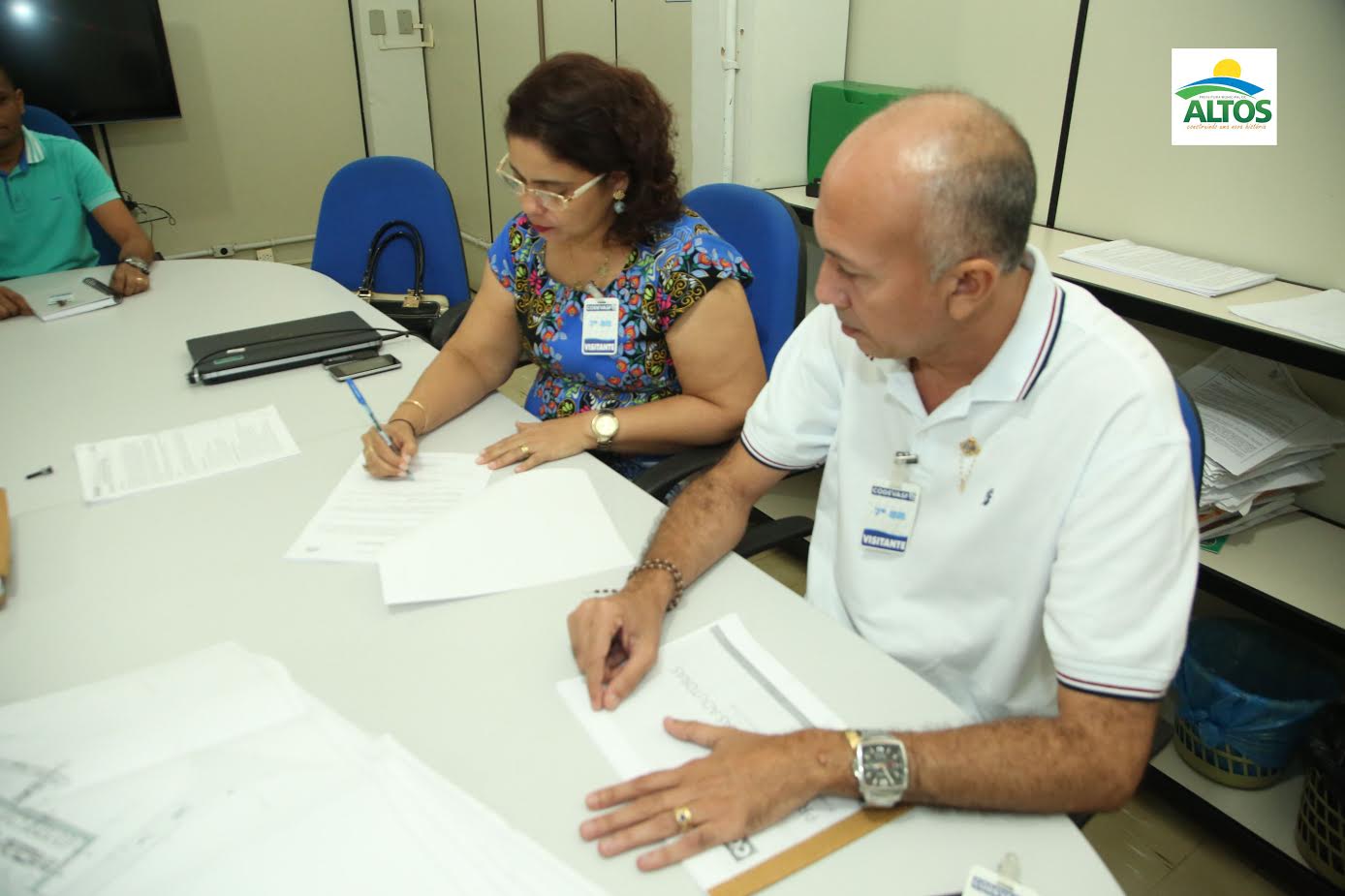 Prefeita assina ordem de serviço para construção da rodoviária de Altos