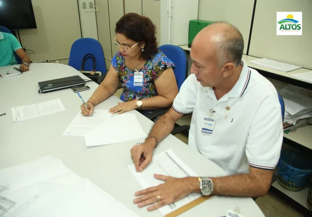 Prefeita assina ordem de serviço para construção da rodoviária de Altos