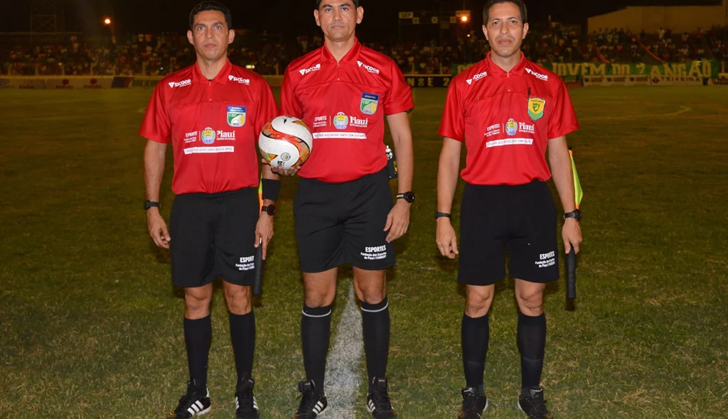 Trio de arbitragem