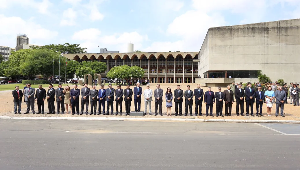 Foto oficial com os deputados