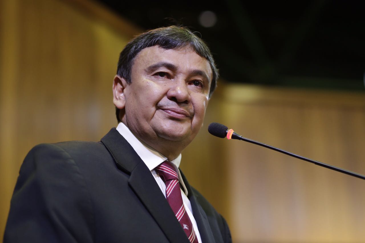 Governador Wellington Dias emocionado