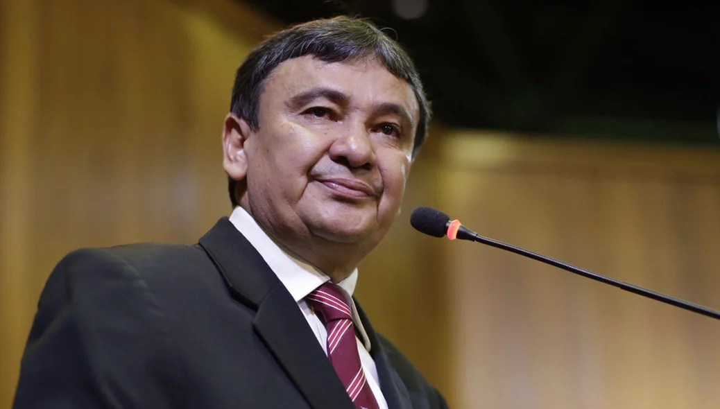 Governador Wellington Dias emocionado
