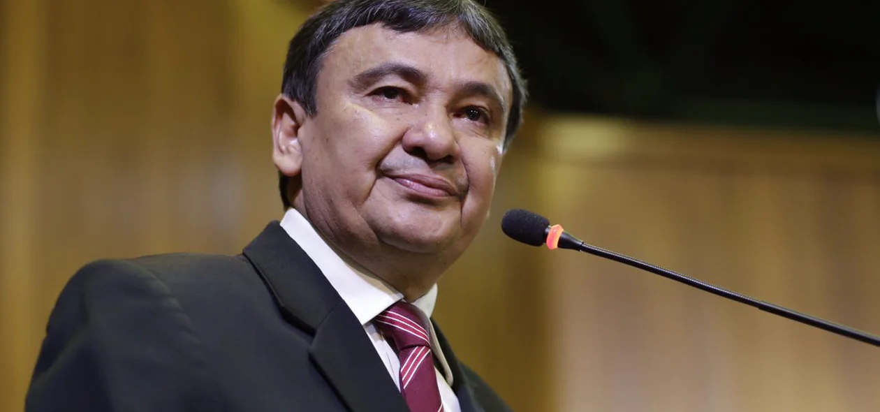 Governador Wellington Dias emocionado