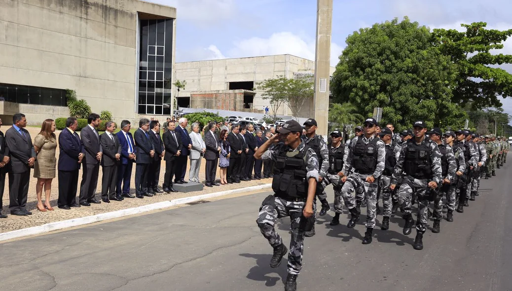 Revista da Tropa na Avenida Marechal Castelo Branco