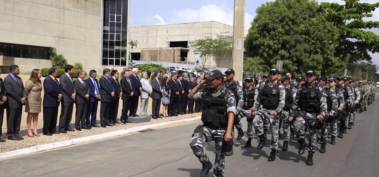 Revista da Tropa na Avenida Marechal Castelo Branco