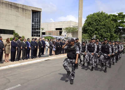 Revista da Tropa na Avenida Marechal Castelo Branco