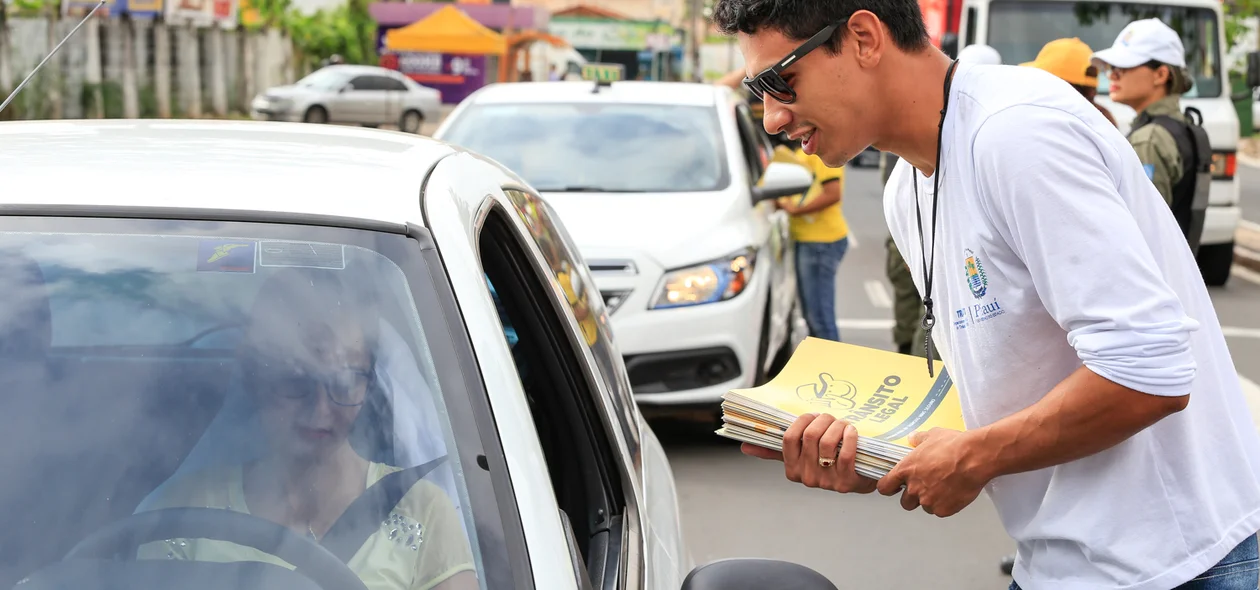 Equepe do Detran Participou da blitz educativa