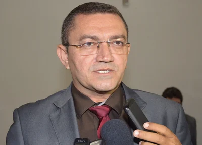 Prefeito de Picos Padre Walmir aluga imóvel sem licitação