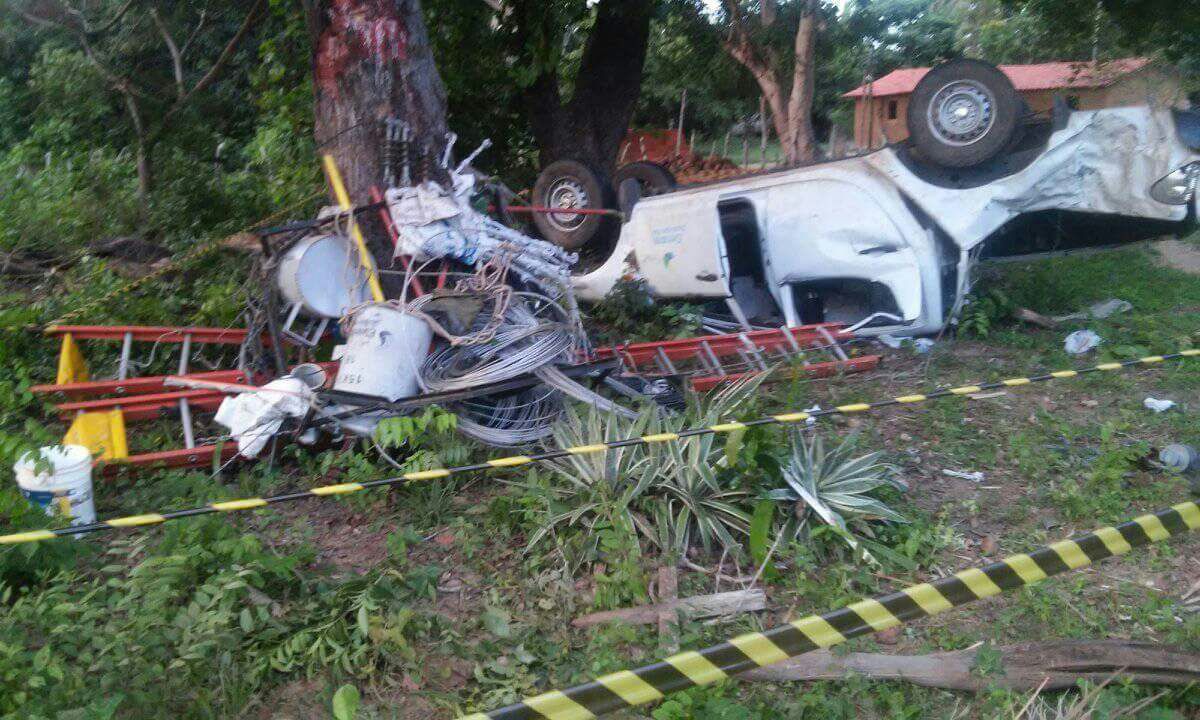 Carro da Eletrobras se envolve em acidente em Palmeirais