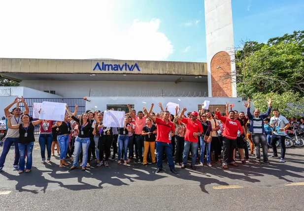 Manifestação dos funcionários da Almaviva do bairro São Pedro 