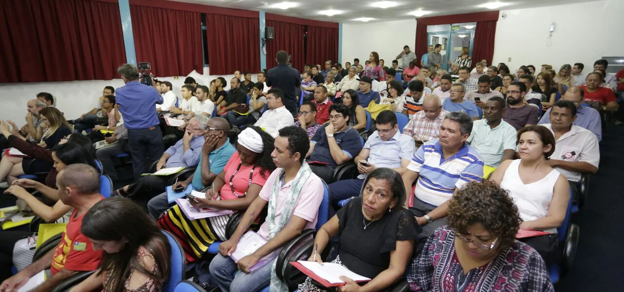 Palestra no auditorio do Sintel