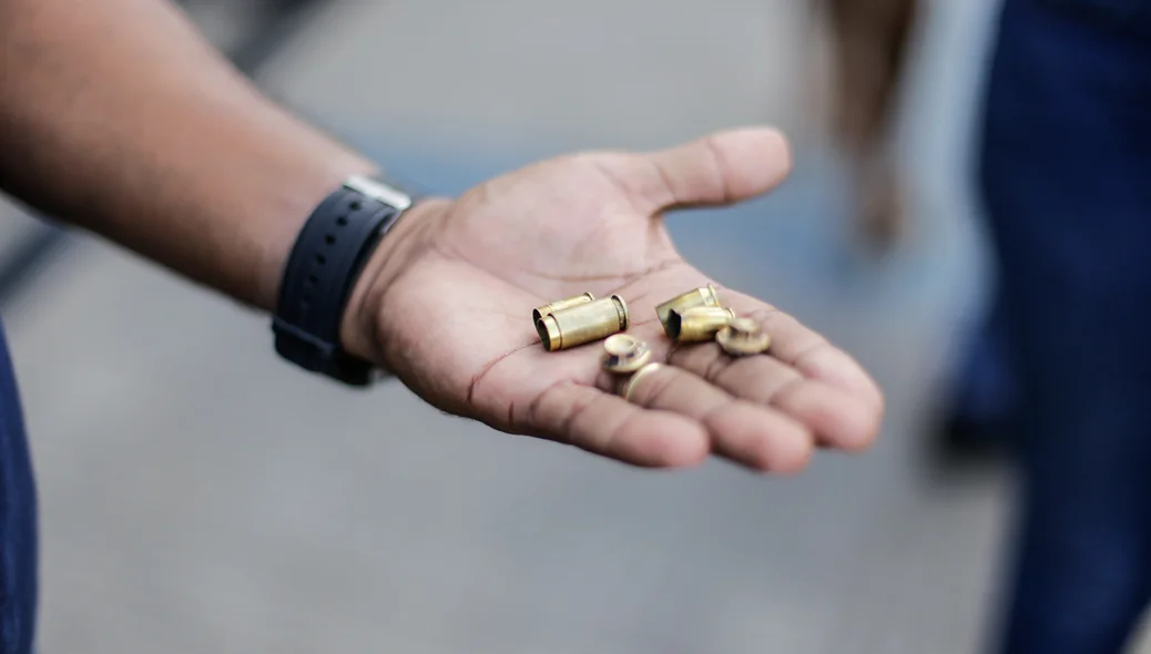 Várias cápsulas de balas são encontradas