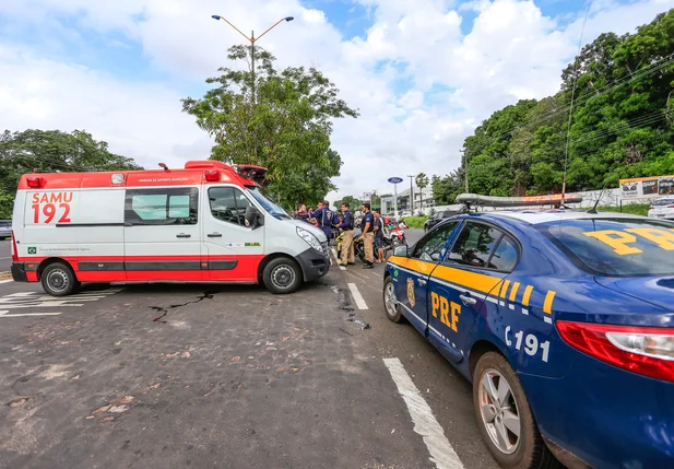 A Polícia Rodoviária Federal esteve no local do acidente