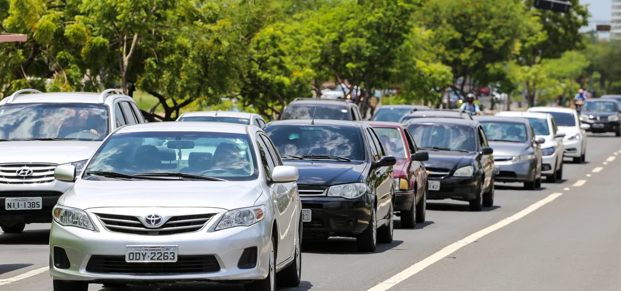 Engarrafamento na avenida João XXIII