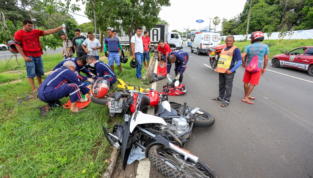 Equipe do Samu antendendo a ocorrência