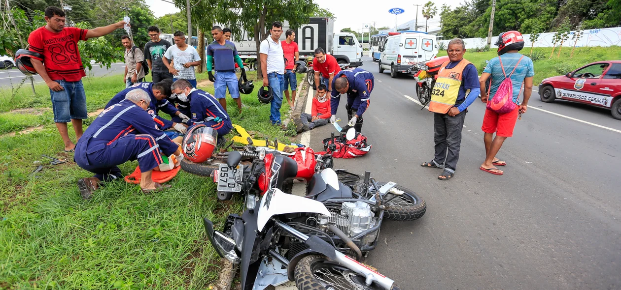 Equipe do Samu antendendo a ocorrência
