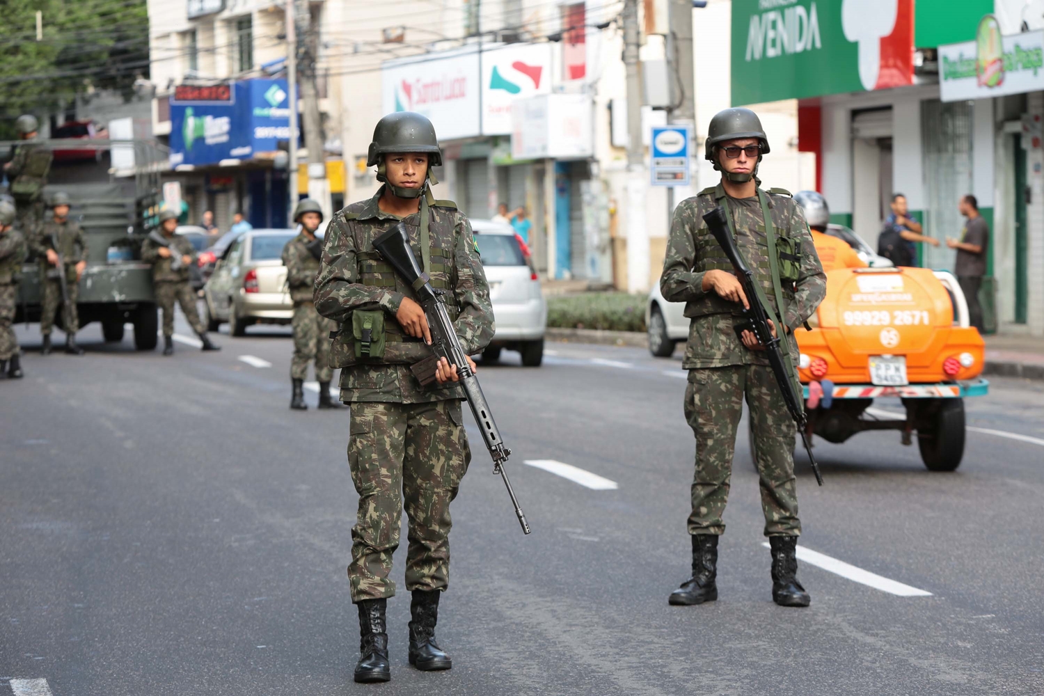 Exercito nas ruas de Vitória 