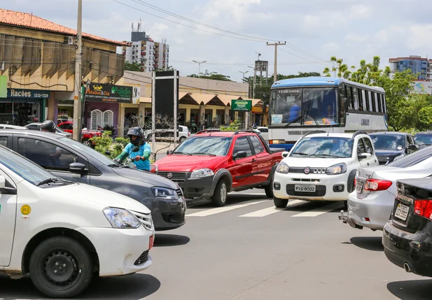 Sinais de trânsito da avenida João XXIII estão sem funcionar