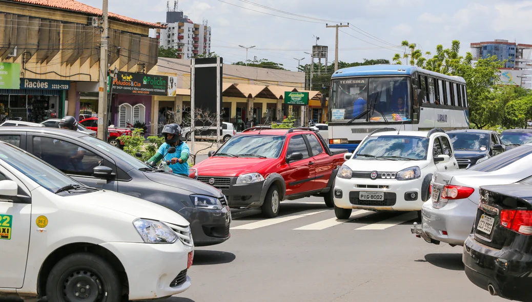 Semáforo sem funcionamento na avenida João XXIII