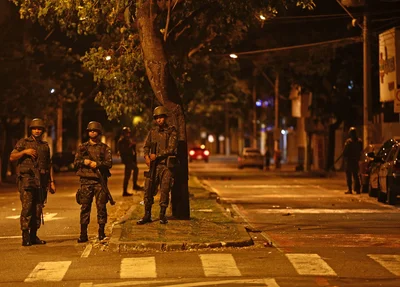  Soldados fazem patrulha no Espírito Santo