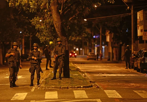  Soldados fazem patrulha no Espírito Santo