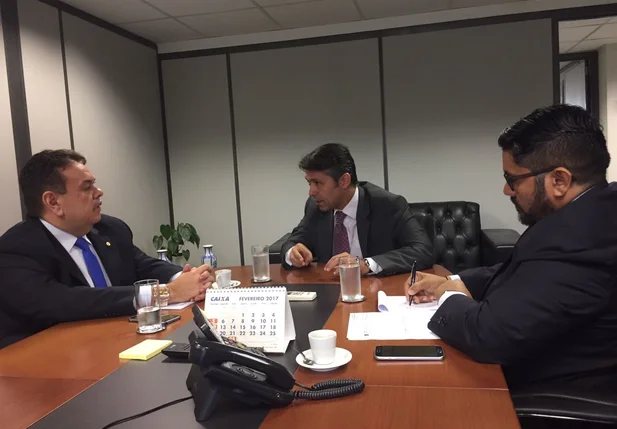 Deputado Silas Freire em encontro com presidente do INSS