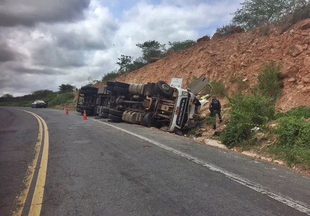 Duas pessoas morrem em acidente na BR-316