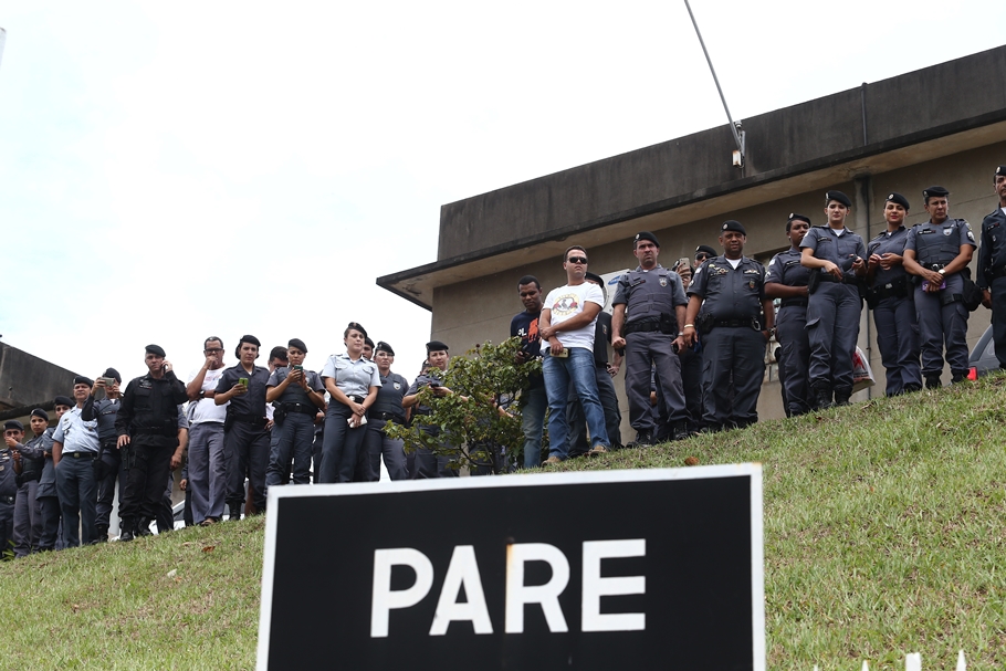 Policiais civis do Espírito Santo paralisam as atividades