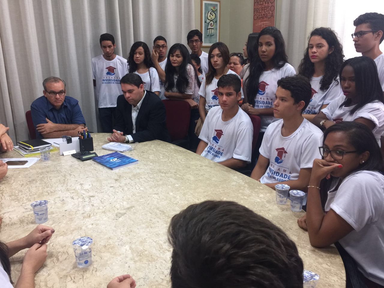 Firmino Filho e James Guerra em reunião com estudantes