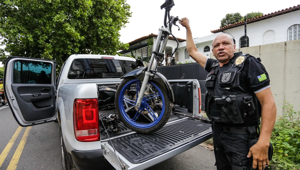 Polícia apreendeu peças de motos durante a ação