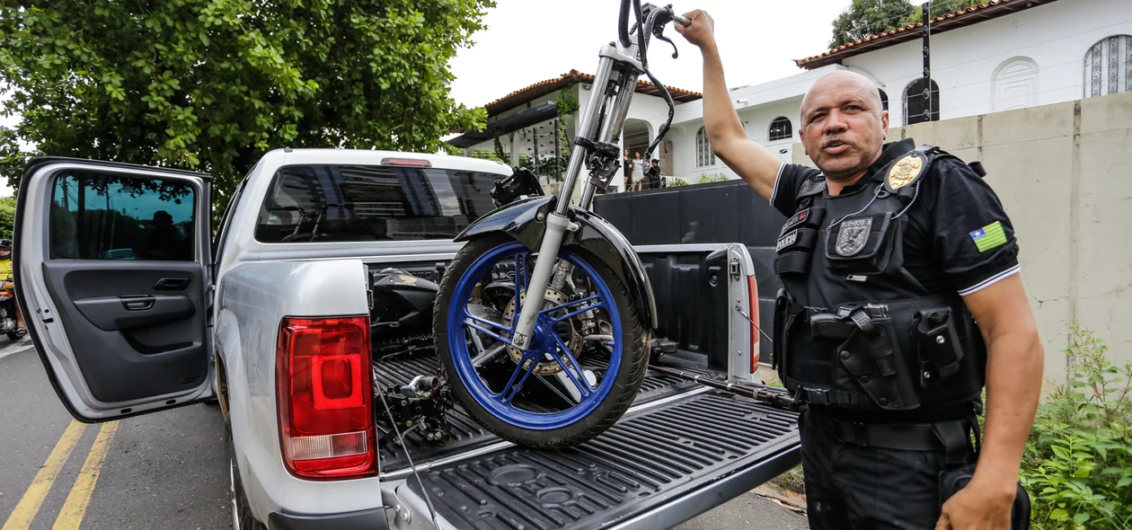Polícia apreendeu peças de motos durante a ação
