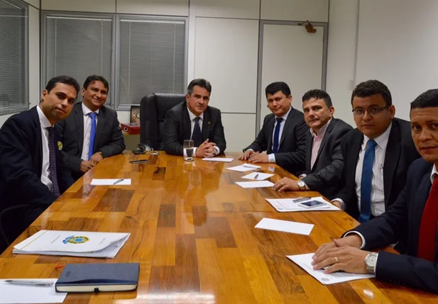 Prefeito Rubens esteve reunido com o deputado Júlio Cesar e o senador Ciro Nogueira.