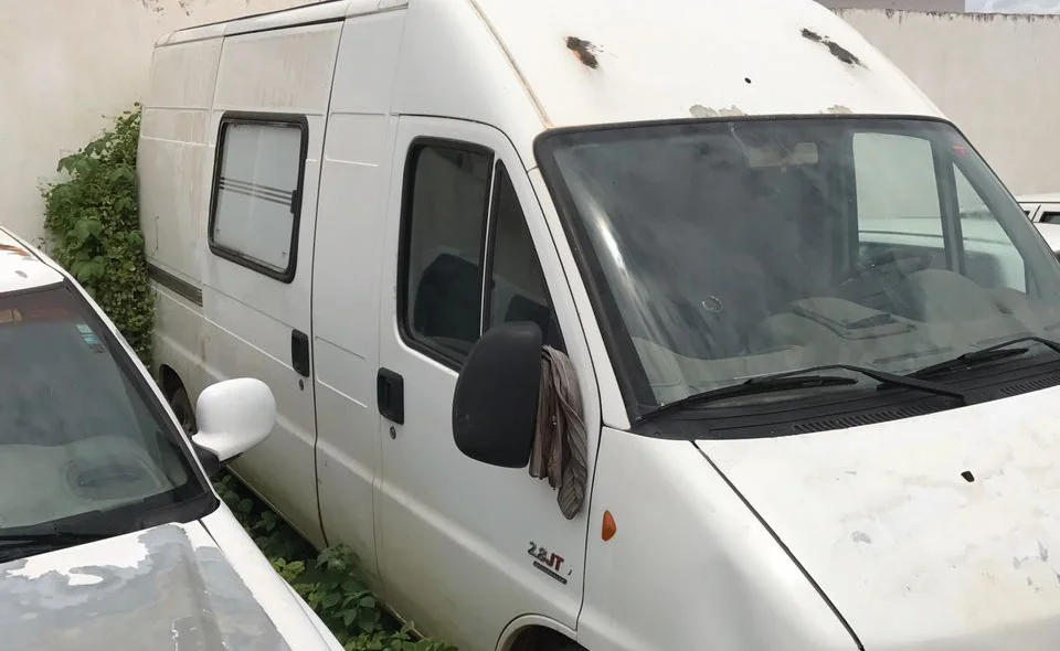 Ambulância abandonada em Picos