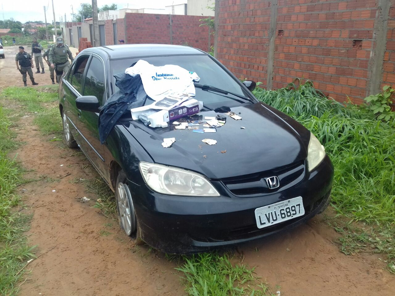 Carro utilizado pelos assaltantes foi encontrado com alguns pertences do procurador