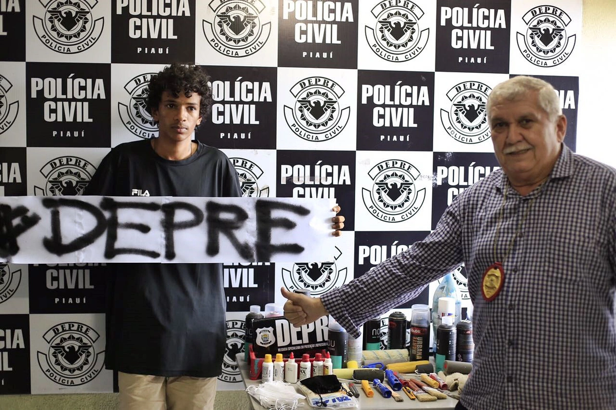 Depre prende o Palestino